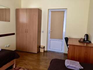 Отель Westend Hotel Kyiv Киев Двухместный номер с 2 отдельными кроватями и общим туалетом-3